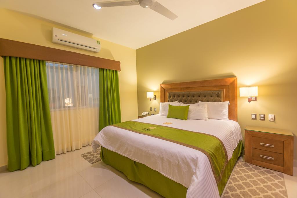 Hotel Ecce Inn & Spa Silao Ngoại thất bức ảnh A bedroom at the hotel