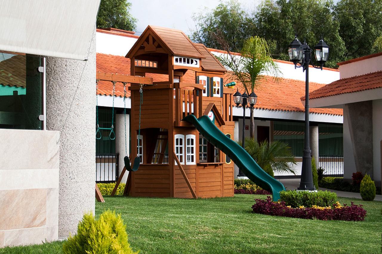 Hotel Ecce Inn & Spa Silao Ngoại thất bức ảnh Playground in a residential area