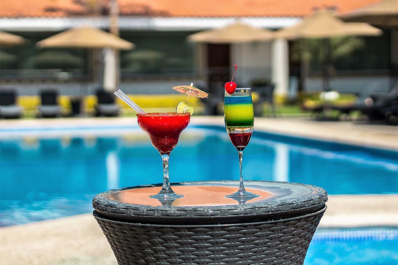 Hotel Ecce Inn & Spa Silao Ngoại thất bức ảnh Poolside at the hotel