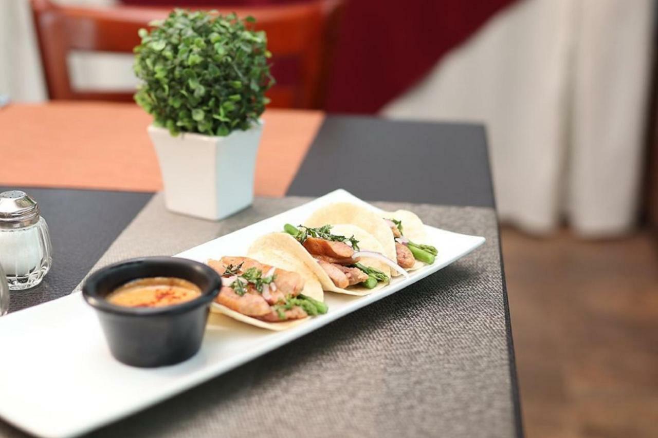 Hotel Ecce Inn & Spa Silao Ngoại thất bức ảnh Tacos